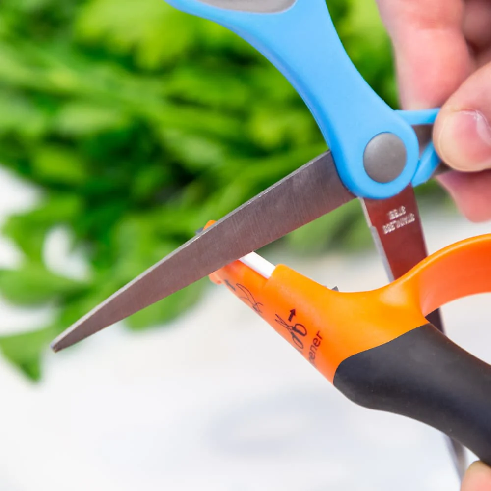 Universal Sharpening Tool - For Knives, Scissors and Garden Shears - Image 7